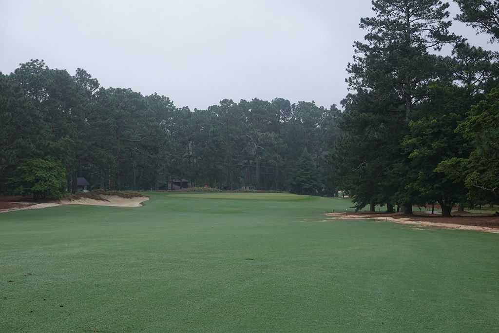 2nd Hole at Pine Needles Golf Course (481 Yard Par 4)